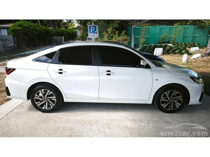 2025 Toyota Yaris Ativ Sport Sedan