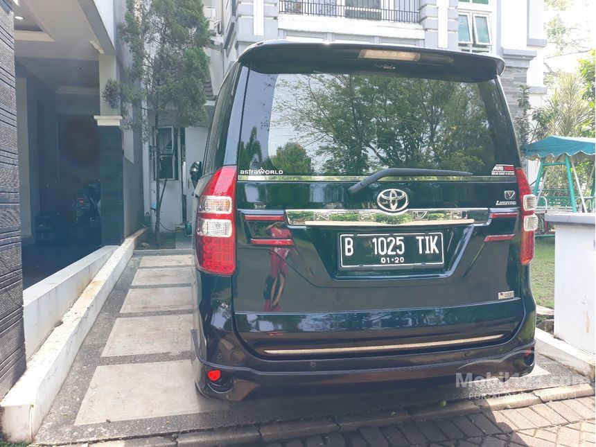 2015 Toyota NAV1 V Limited MPV