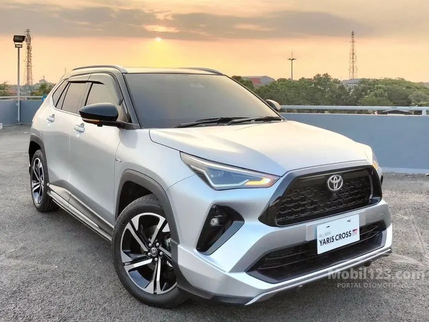 Jual Mobil Toyota Yaris Cross 2025 S HV with GR Parts Aero Pkg(Prem Clr) 1.5 di Jawa Barat Automatic SUV Silver Rp 320.000.000