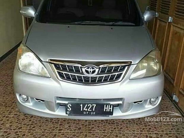 Toyota Avanza Mobil bekas dijual di Jawa-timur Indonesia 