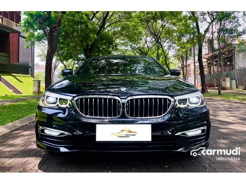 2018 BMW 530i Luxury Sedan