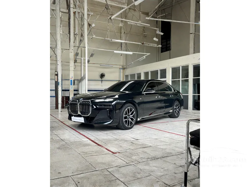 2024 BMW 735i M Sport Sedan