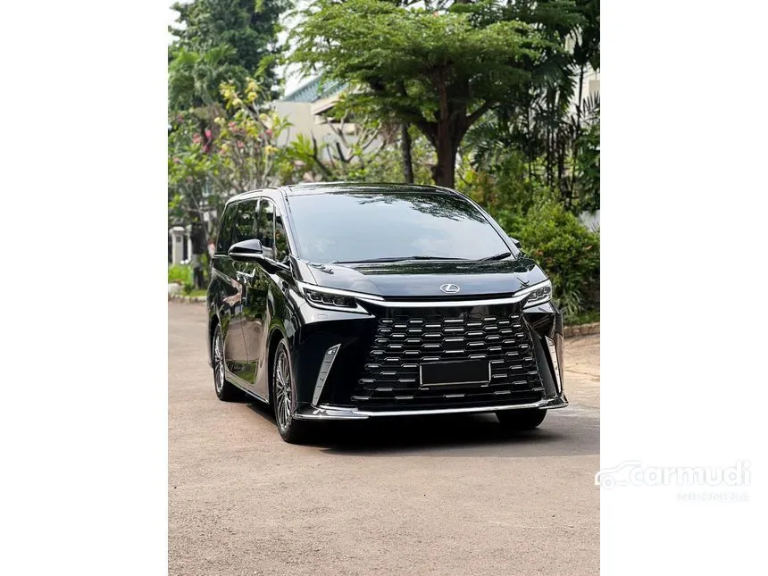 2024 Lexus LM 350h 7 Seater MPV