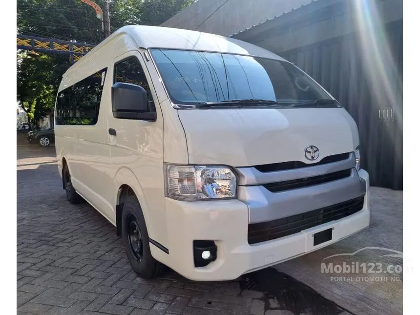 Jual Mobil Toyota Hiace 2024 Commuter 3.0 di Jawa Timur Manual Van Wagon Putih Rp 615.000.000