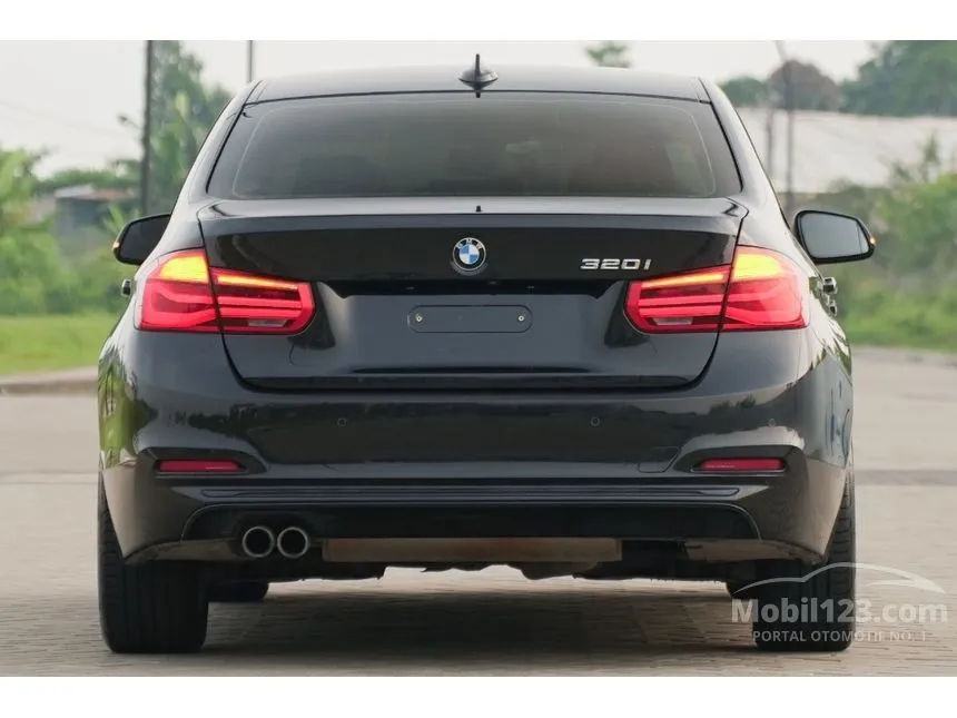 2018 BMW 320i Sport Sedan
