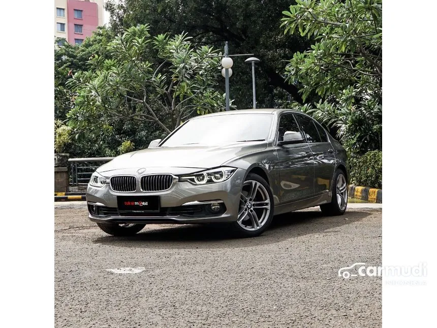 2018 BMW 320i Luxury Sedan