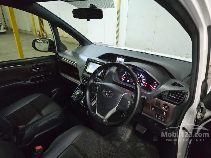 2018 Toyota Voxy MPV
