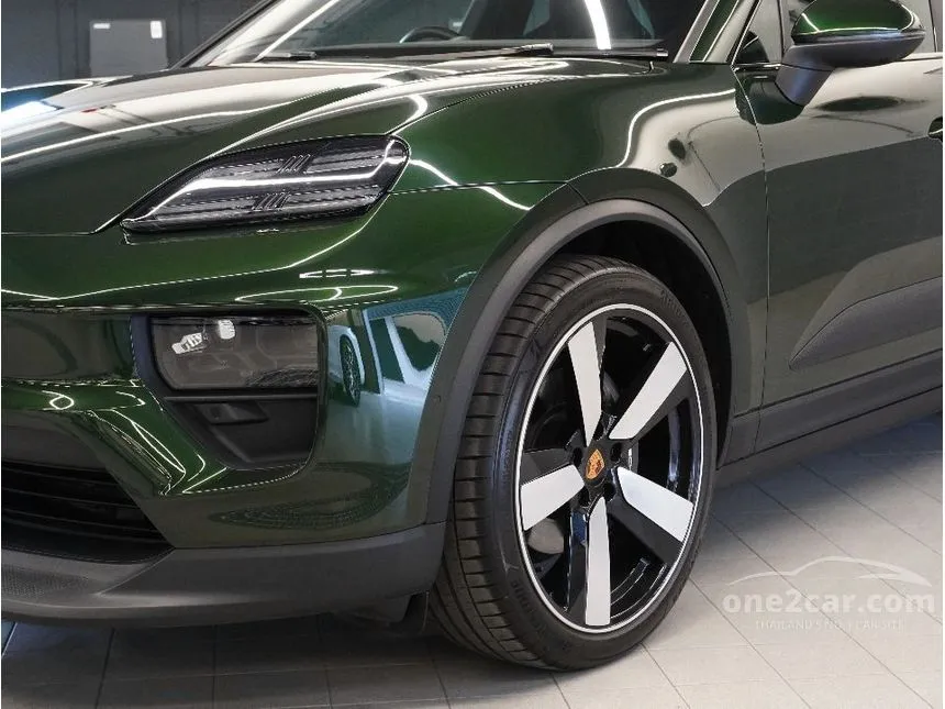 2025 Porsche MACAN 4 Electric SUV