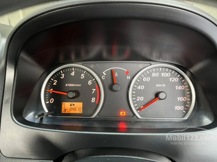 2022 Daihatsu Luxio X Van