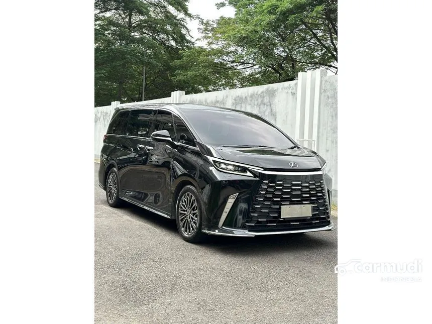2024 Lexus LM 350h 7 Seater MPV
