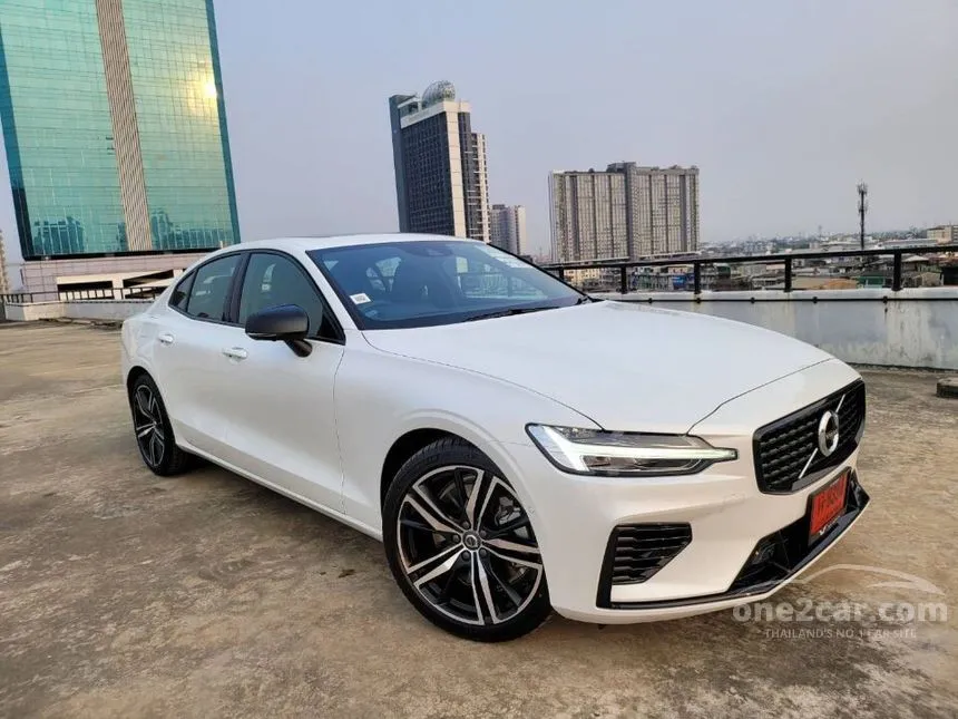 2022 Volvo S60 Recharge T8 R-Design Sedan
