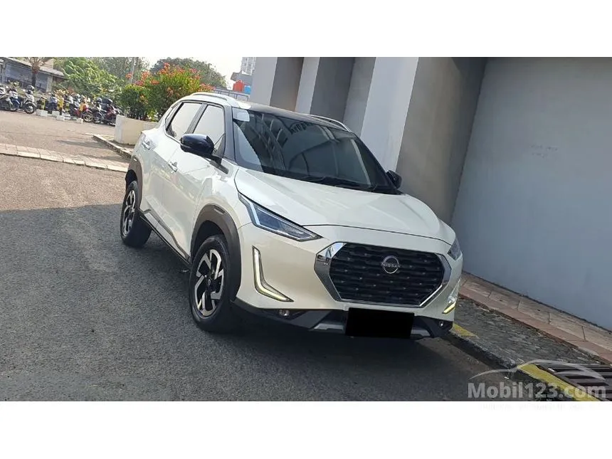 2023 Nissan Magnite Premium (2 Tone) SUV