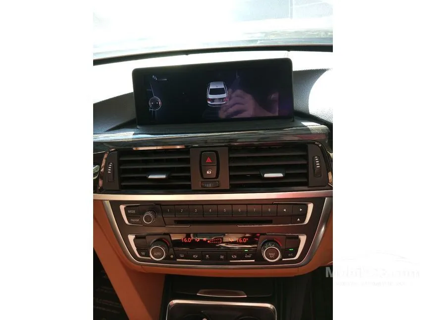 2013 BMW 320i Luxury Sedan
