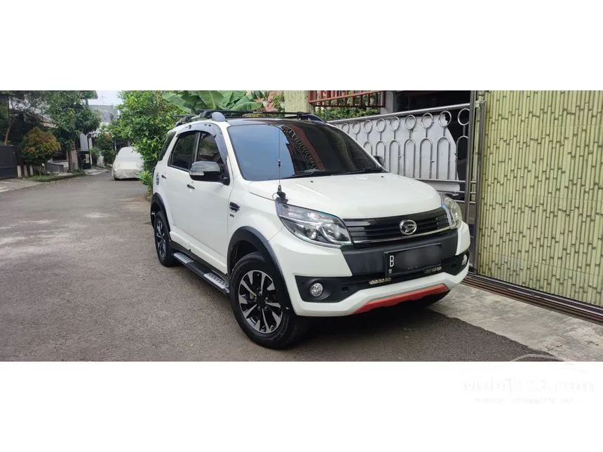 Jual Mobil Daihatsu Terios 2017 CUSTOM 1.5 di Jawa Barat Manual SUV Putih Rp 155.000.000