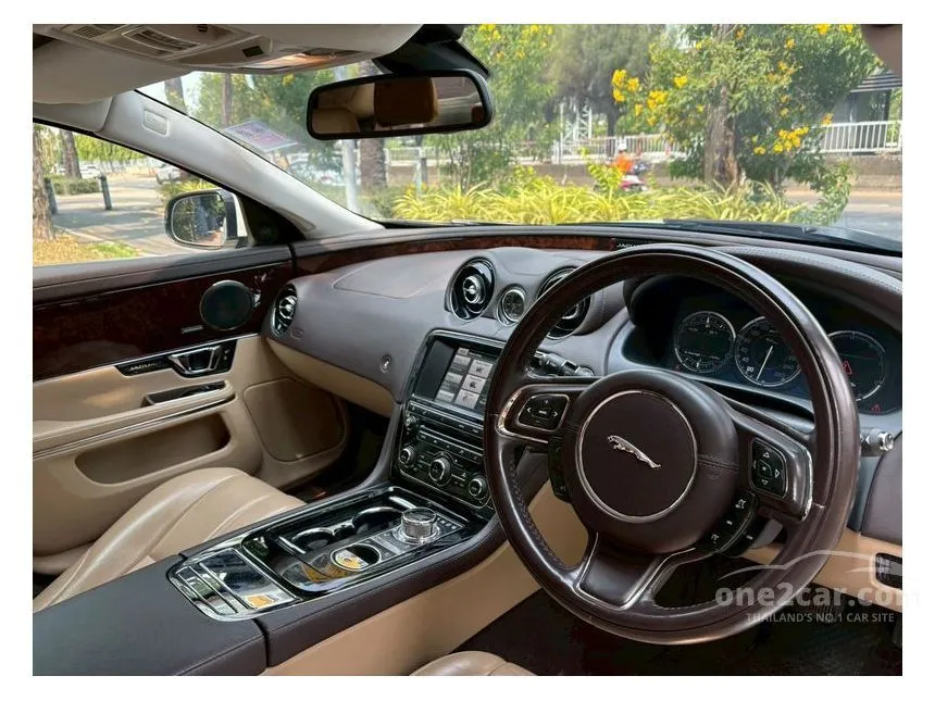 2014 Jaguar XJ Premium Luxury Sedan