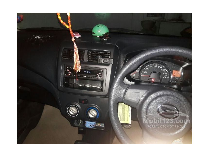 Jual Mobil Daihatsu Ayla 2015 M 1.0 di Jawa Barat Manual ...
