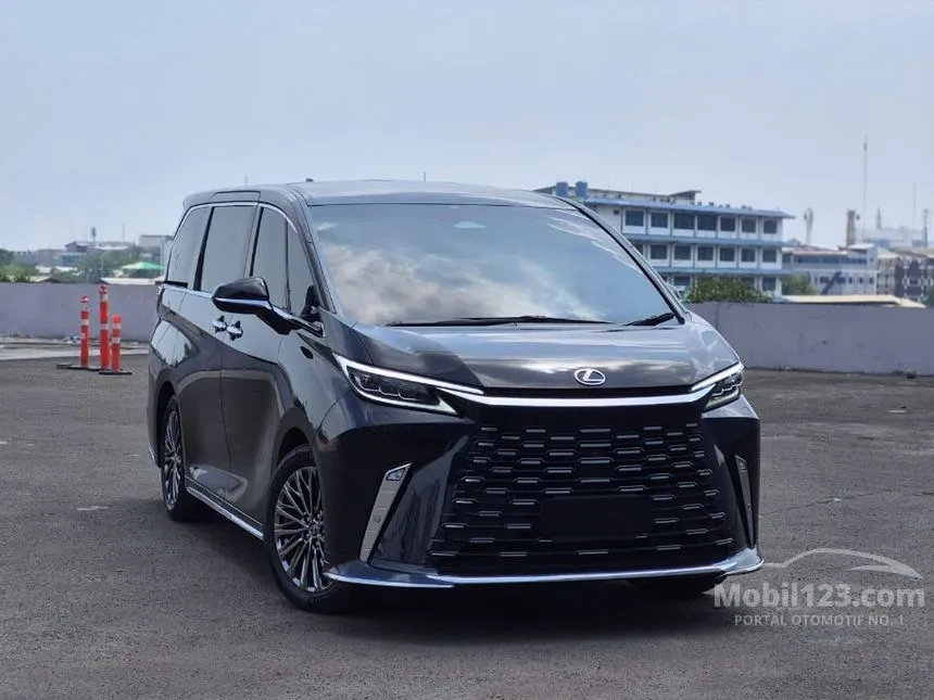 2024 Lexus LM 350h 7 Seater MPV