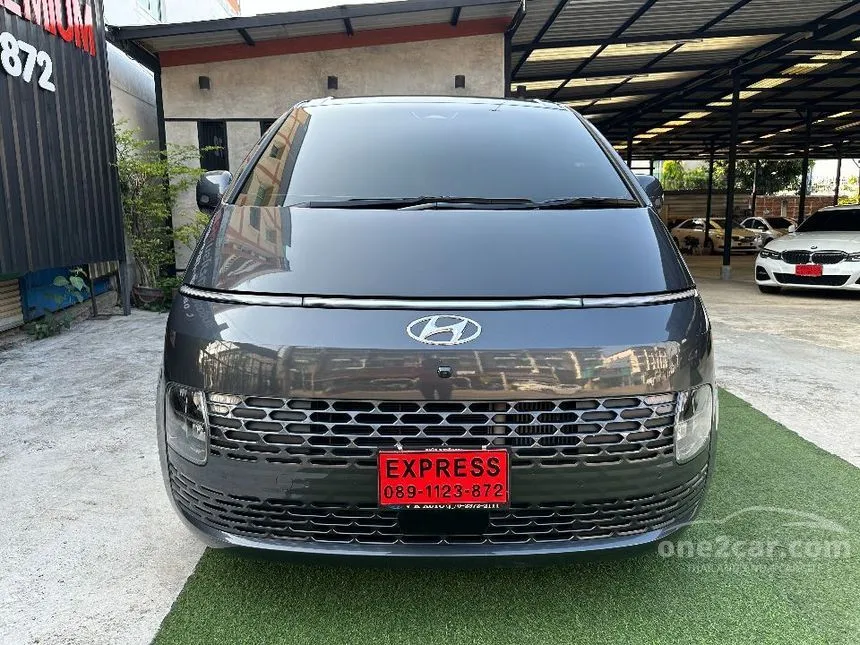 2022 Hyundai Staria SEL Van