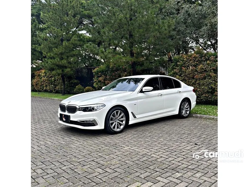2018 BMW 530i Luxury Sedan