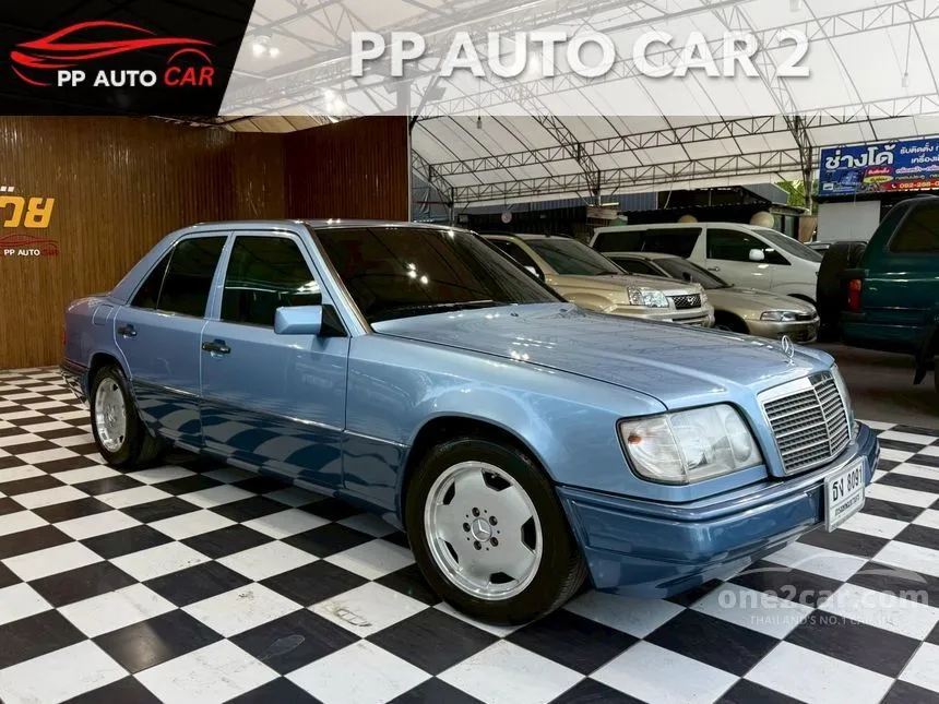 1993 Mercedes-Benz E220 Sedan