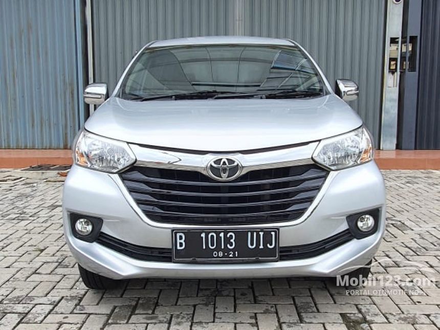 Toyota Avanza 2016 Hitam: Kendaraan Andalan Keluarga yang Tetap Relevan