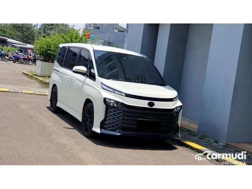 2022 Toyota Voxy (Premium Color) MPV