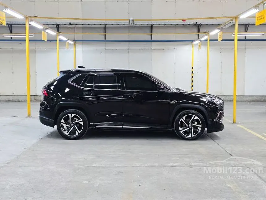 2023 Toyota Yaris Cross S HV SUV