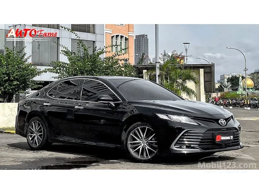 2022 Toyota Camry V Sedan