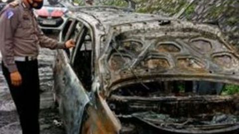 Tiba-tiba Mati di Tanjakan, Sebuah Mobil Ludes Terbakar
