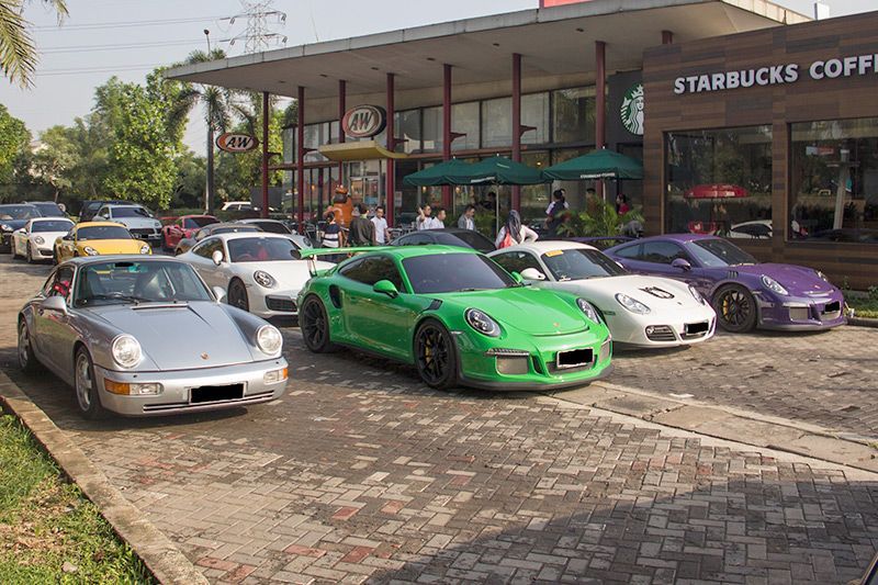 Porsche Club Indonesia Kunjungi Keraton Kacirebonan