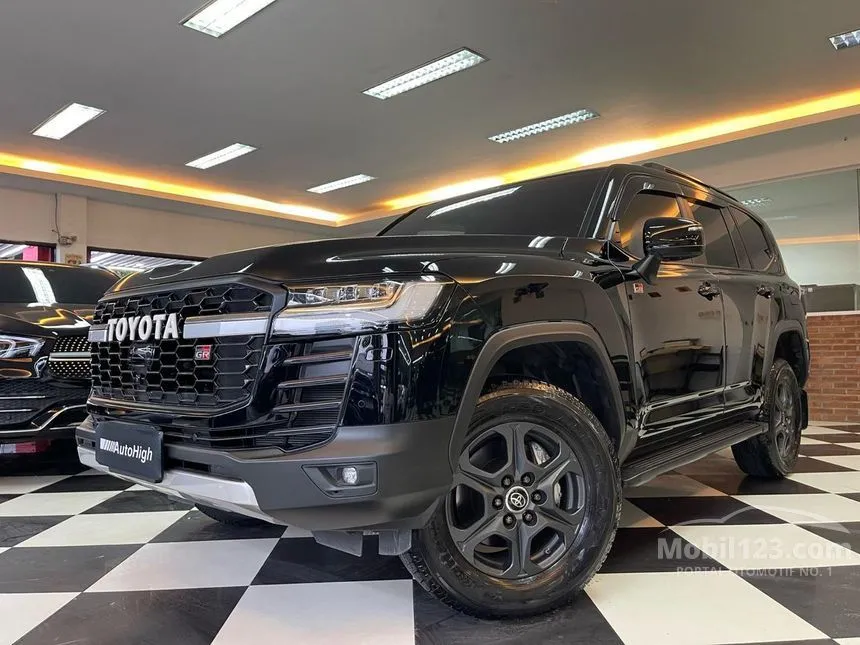 Jual Mobil Toyota Land Cruiser 2023 300 GR