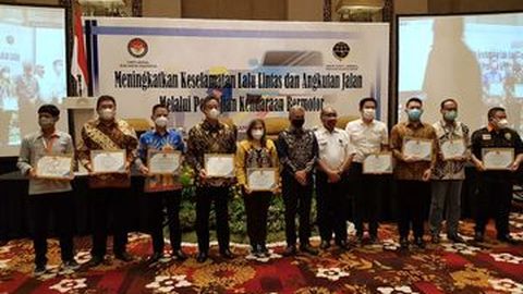 Hino Berhasil Raih Penghargaan dari KNKT