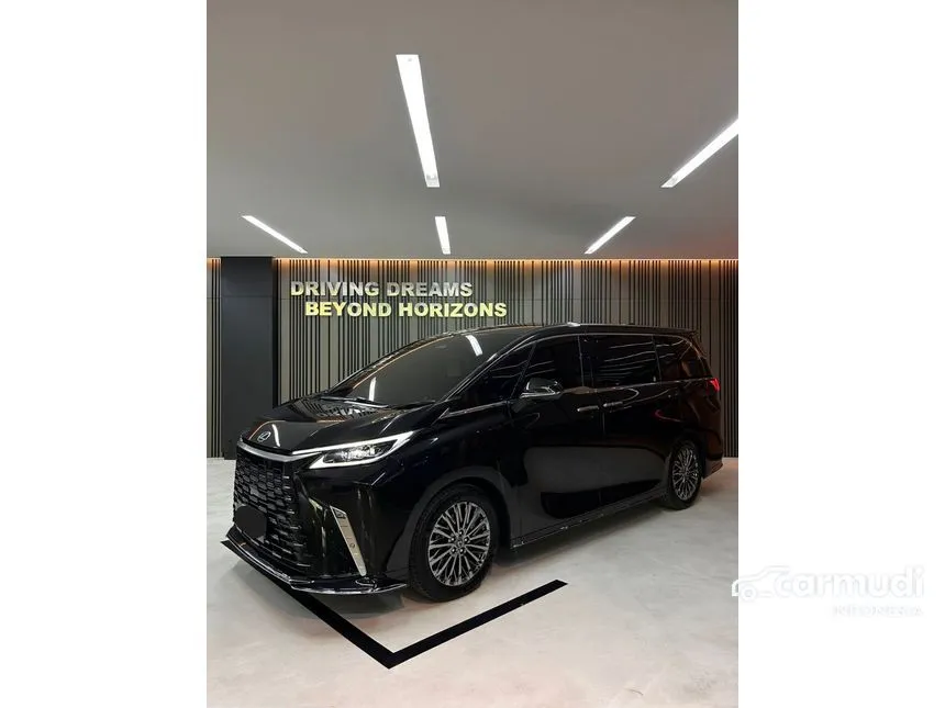2024 Lexus LM 350h 7 Seater MPV