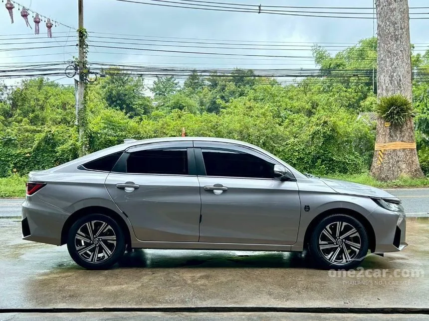 2022 Toyota Yaris Ativ Premium Sedan