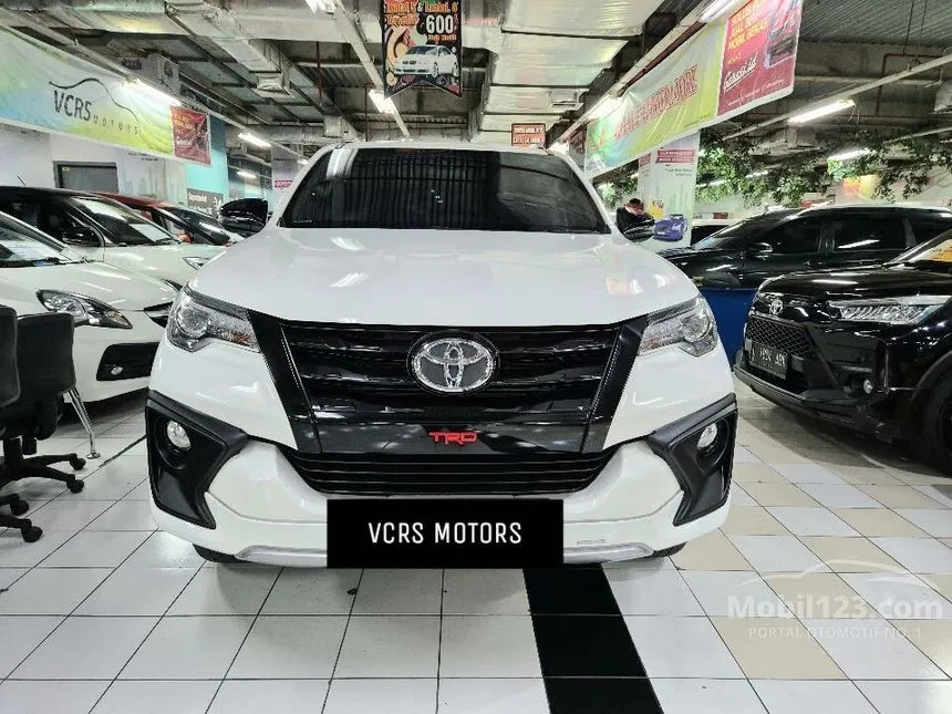Jual Mobil Toyota Fortuner 2019 VRZ 2.4 di Jawa Timur Automatic SUV Putih Rp 438.000.000