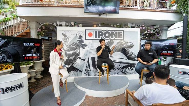 อิปปอน IPONE น้ำมันหล่อลื่นสำหรับรถจักรยานยนต์ระดับพรีเมียม
