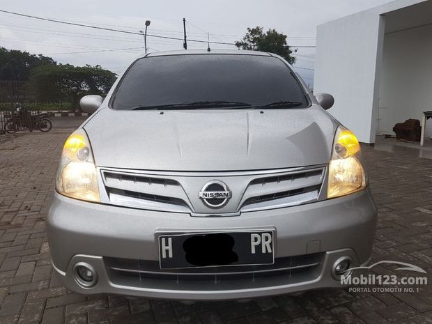 Nissan Grand Livina  Mobil  bekas  dijual  di Semarang Jawa 