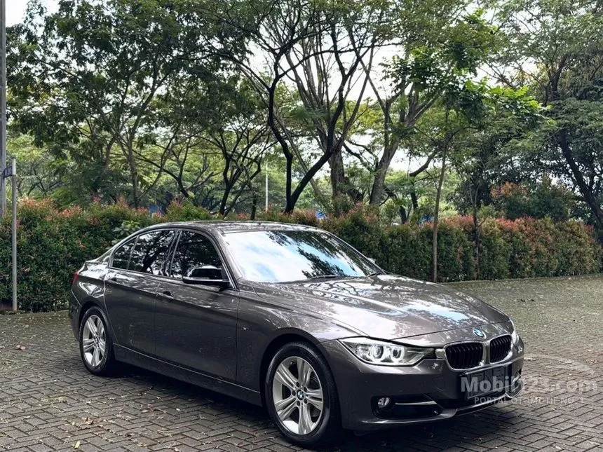 Jual Mobil BMW 320i 2015 Sport 2.0 di DKI Jakarta Automatic Sedan Coklat Rp 303.000.000