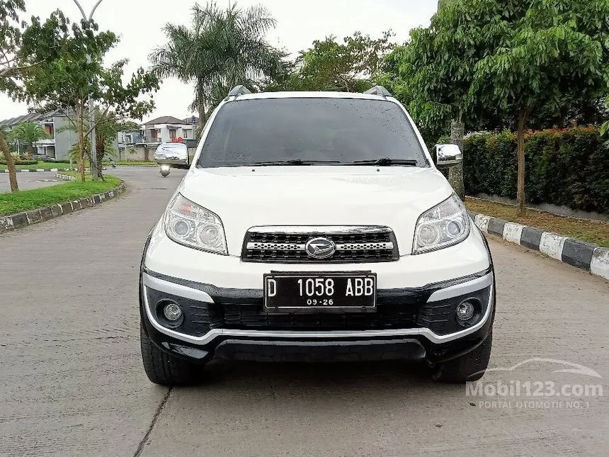Jual Mobil Daihatsu Terios 2013 TX 1.5 di Jawa Barat Automatic SUV Putih Rp 125.000.000
