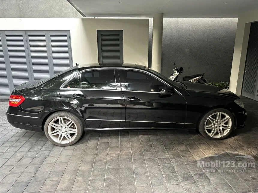 2009 Mercedes-Benz E300 Elegance Sedan