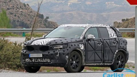 Spyshots: 2018 Volvo XC40 Gives Sneak Peek Into Cabin