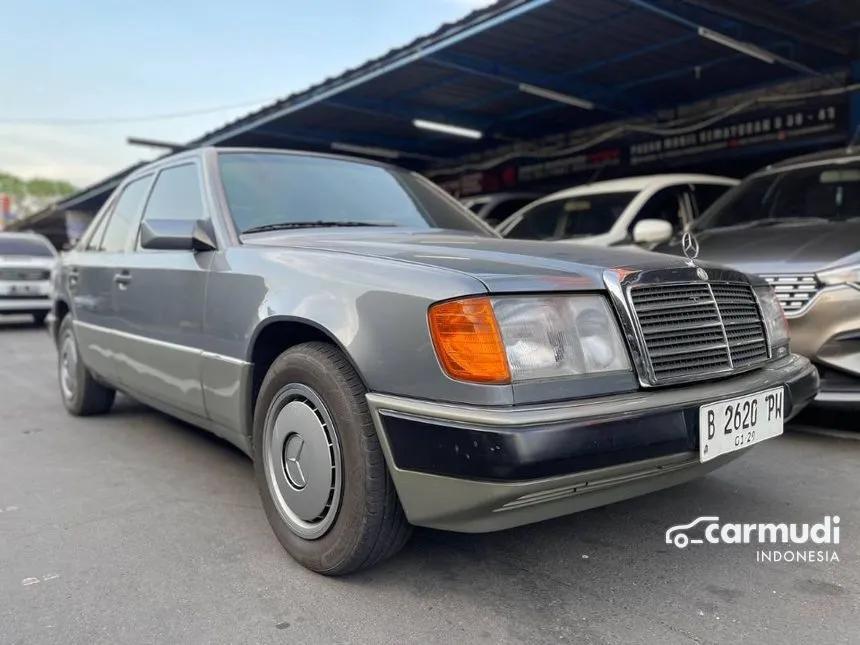 1992 Mercedes-Benz 300E Sedan