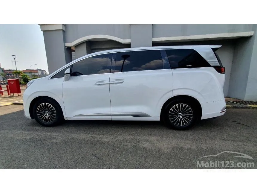 2025 Denza D9 Advanced MPV