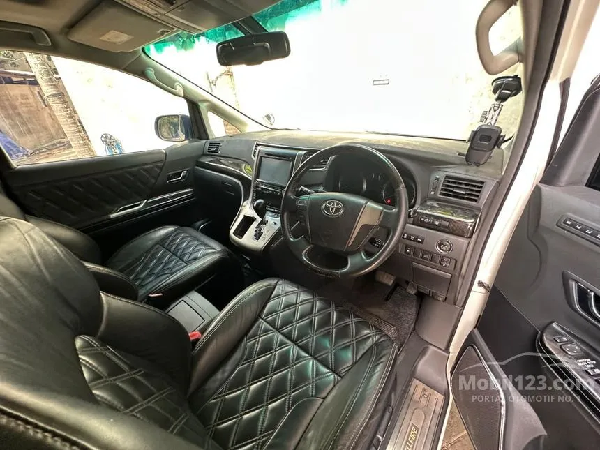 2013 Toyota Vellfire Z MPV