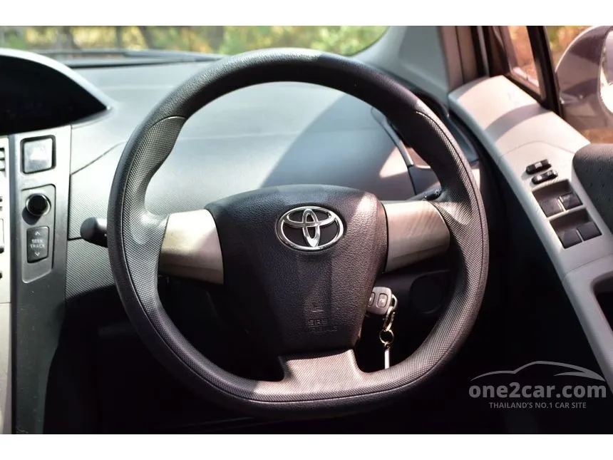 2013 Toyota YARIS E Hatchback
