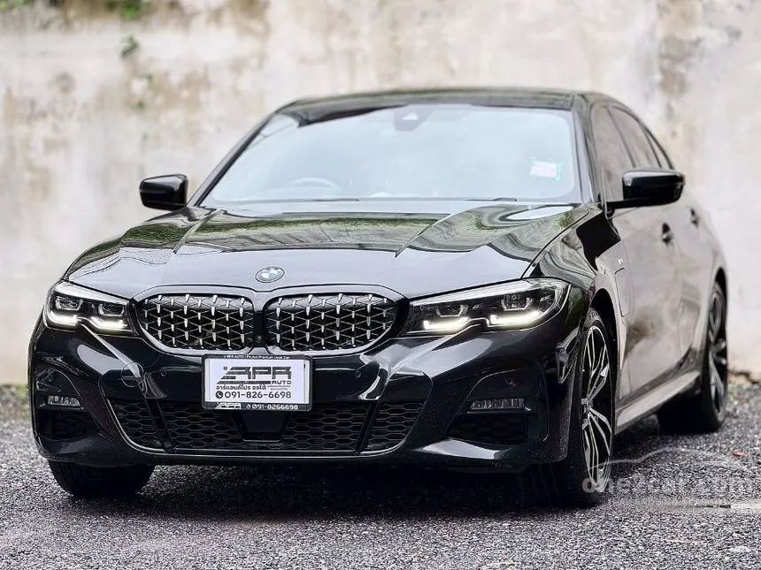 2022 BMW 330e M Sport Sedan