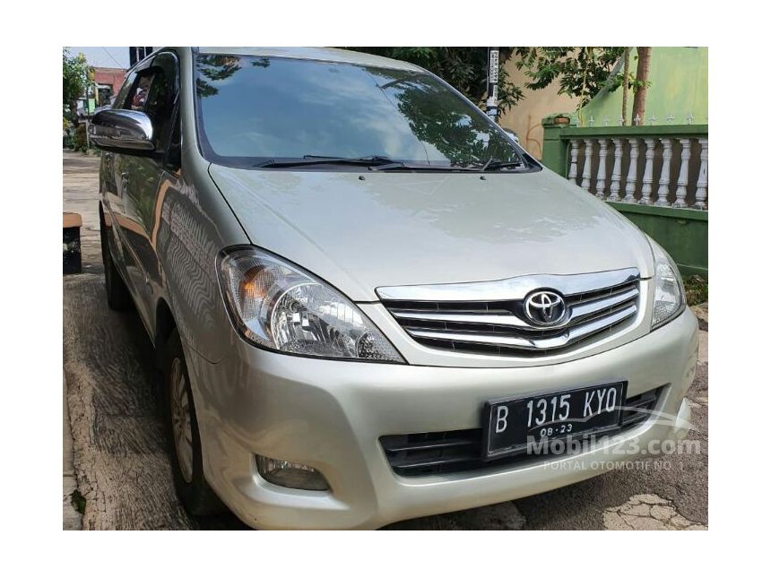 Jual Mobil  Toyota  Kijang Innova  2011 V Luxury 2 0 di Jawa 