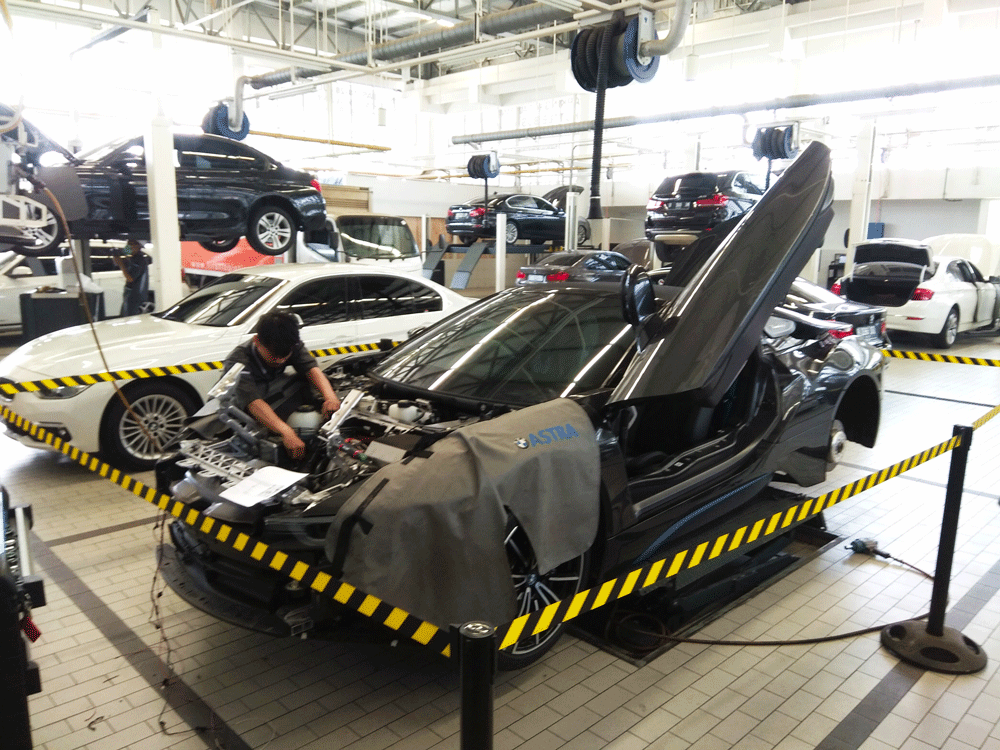 Pemilik BMW Bisa Ikut Ngoprek Tunggangannya di Bengkel Resmi