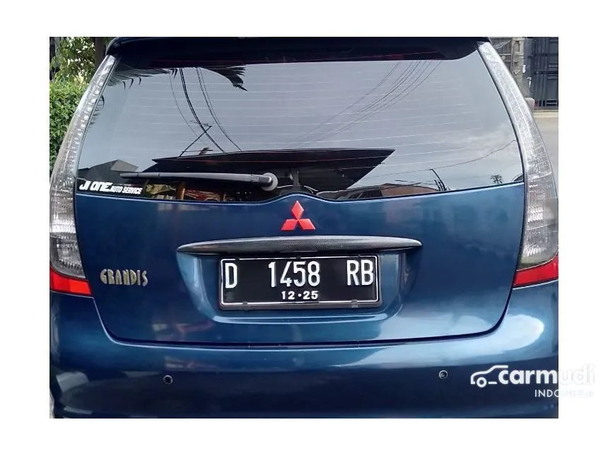 2005 Mitsubishi Grandis MPV