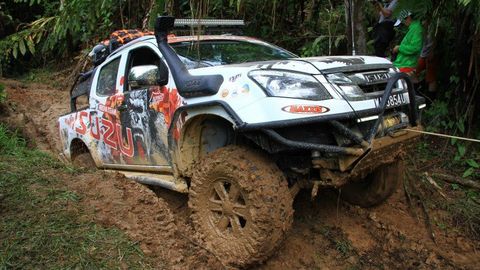 Isuzu D-Max Kept Its Passengers From The Media In The Thick The Borneo Safari With Aplomb